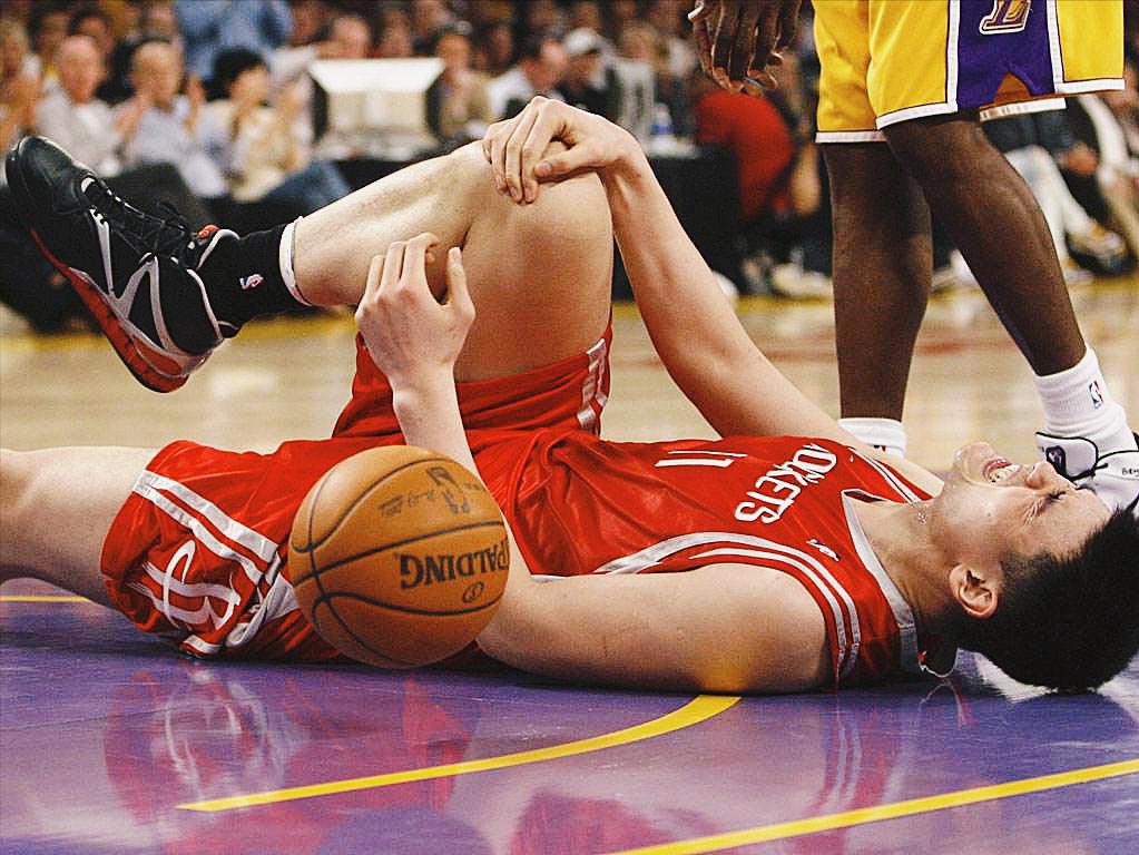 姚明十大封神之战_姚明NBA经典战役_姚明盖帽詹姆斯视频