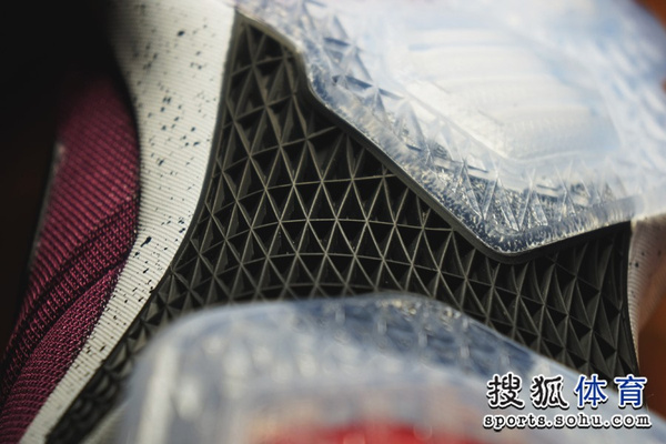 NBA詹姆斯LEBRON 13球鞋_詹姆斯13篮球鞋_LEBRON 13中国发售时间