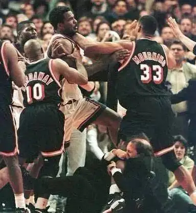 NBA打架高手球星_nba打架排名_NBA历史上最能打球星