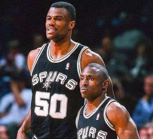 NBA历史上十大最矮的球员，有一个你绝对很熟！