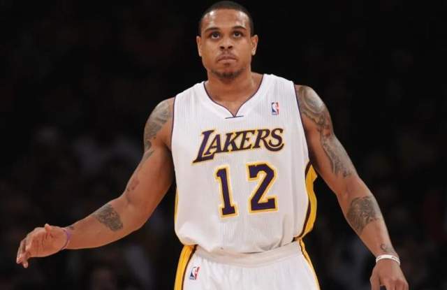 NBA垂直弹跳排名_NBA跳得最高的球员_nba扣篮大赛十大罚球线起跳