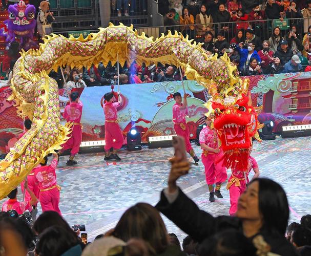 香港春节旅游人数_过年香港游_香港蛇年春节旅游